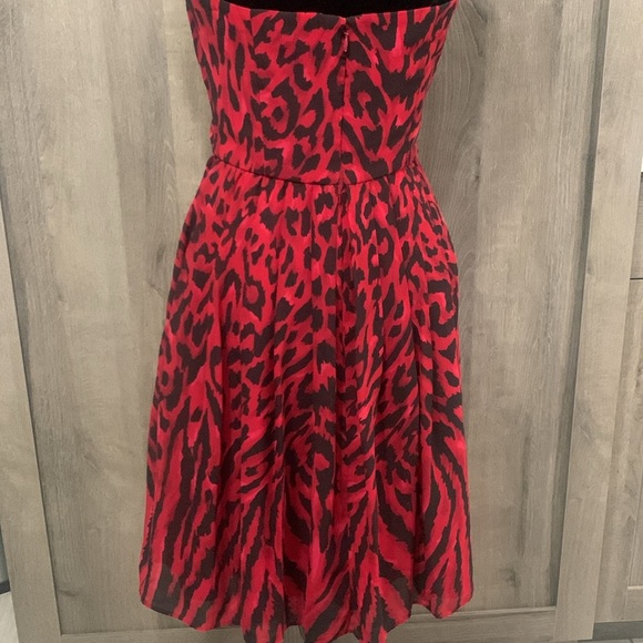 White House Black Market Red & Black Leopard Print Strapless Dress Womens Size 2 - Picture 5 of 9